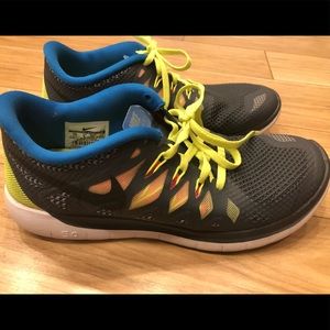 Women’s Nike 5.0 Sneakers Shoes Size 7Y gray